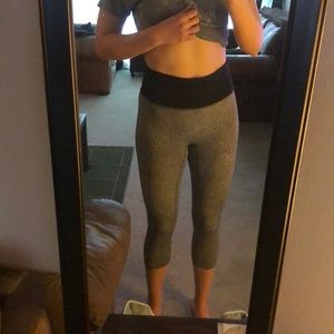 Lululemon speckled work out crops